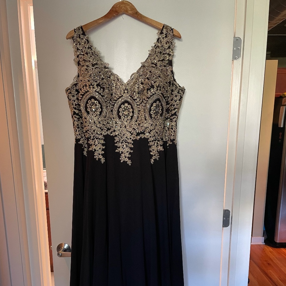 ELIZABETH K - GL2311 INTRICATE LACE V-NECK A-LINE